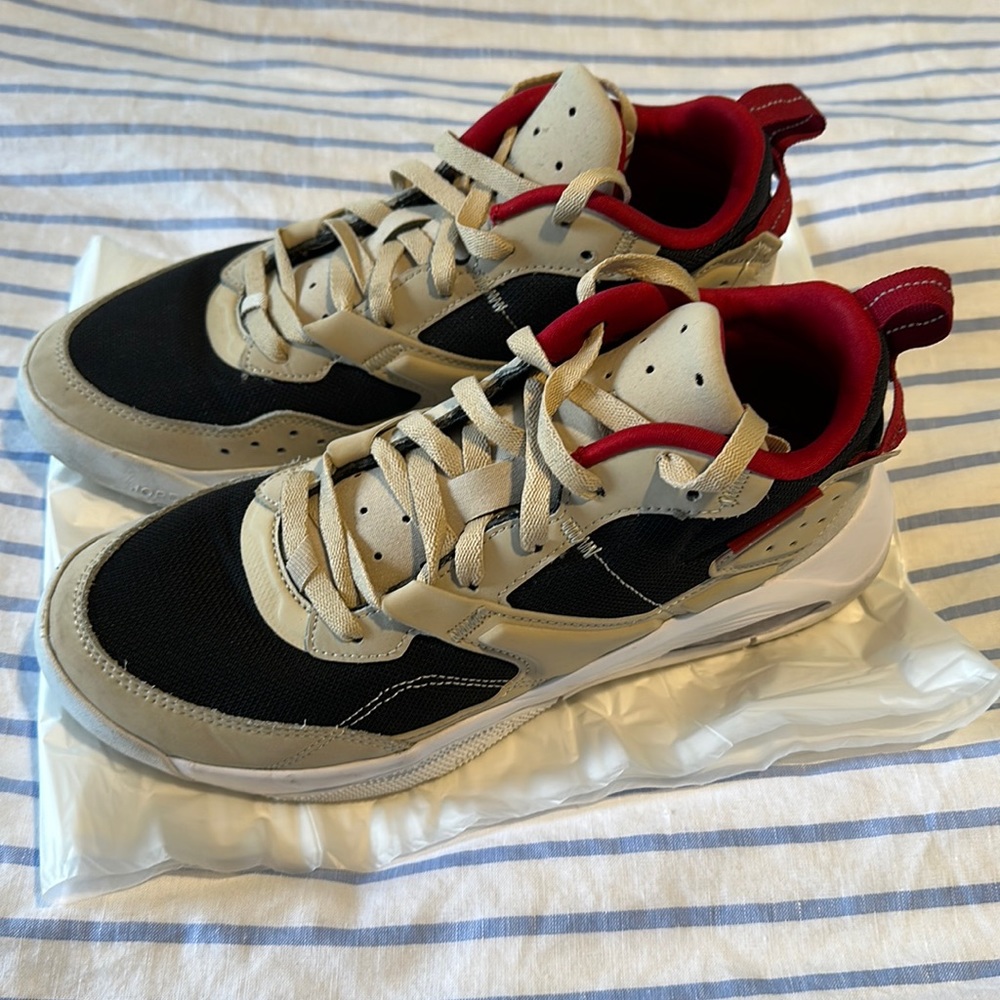 Women’s Jordan Air NFH Rattan size 9.5